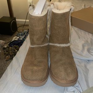 Classic short spill seam Uggs EUC